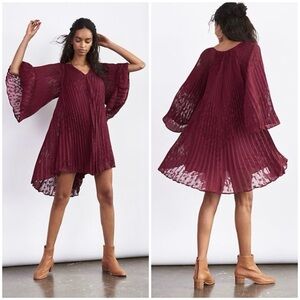 Anthropologie Toulon Boho Burgundy Pleated Chiffon Flutter Sleeve Mini Dress S